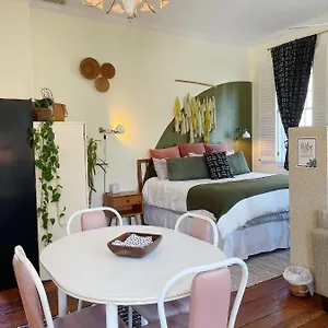 Romantic 1885 Loft Steps From Pulaski Square Holiday home